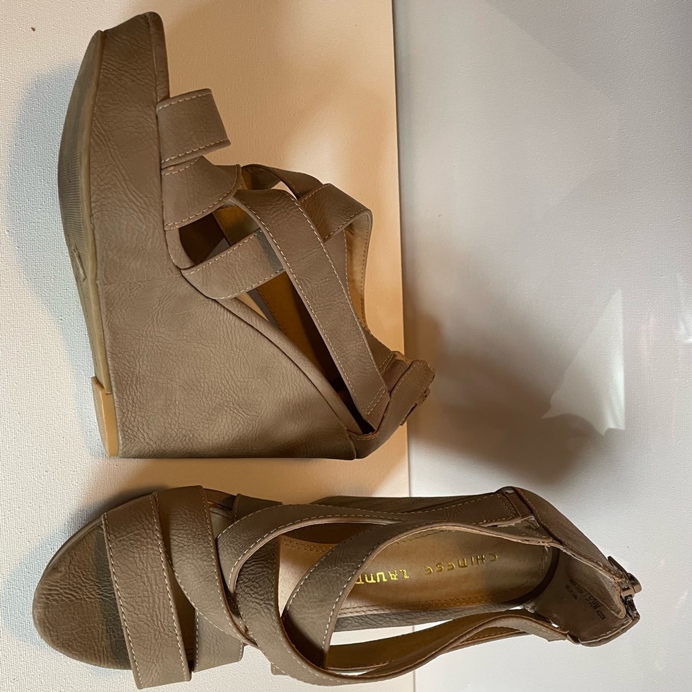 Chinese Laundry major crush wedge